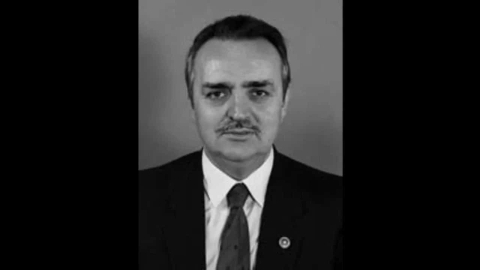 Eski Devlet Bakanı İlhan Aşkın hayatını kaybetti