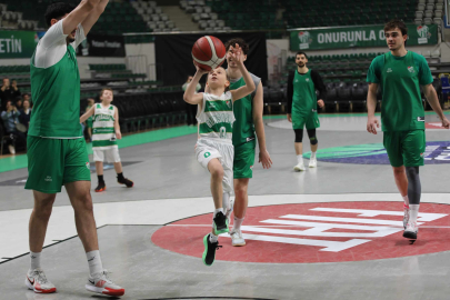 Bursaspor Basketbol'dan Çocuklara 23 Nisan Sürprizi