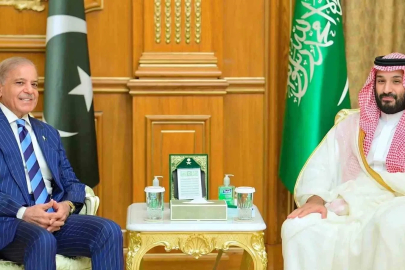 Pakistan Başbakanı Şerif, Suudi Arabistan Veliaht Prensi Selman ile görüştü
