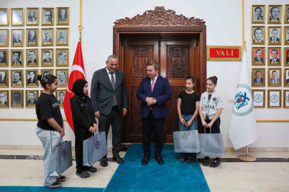 Vali Aydoğdu başarılı karatecileri makamında ağırladı
