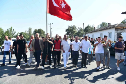 İvrindi’de Ahmet Akın’a davullu zurnalı karşılama
