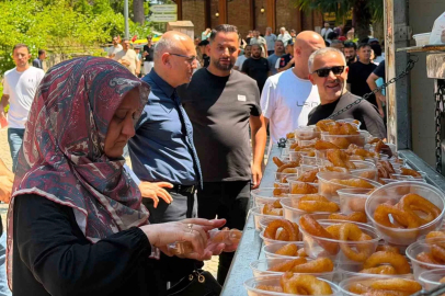 AK Parti’nin 25’inci kuruluş yıl dönümü nedeniyle lokma dağıtıldı
