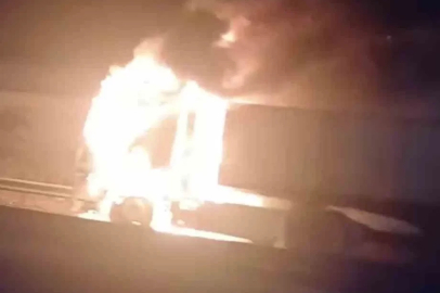 TEM Otoyolu’nda tır alev alev yandı
