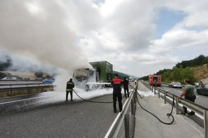 Bolu’da seyir halindeki tır alevlere teslim oldu
