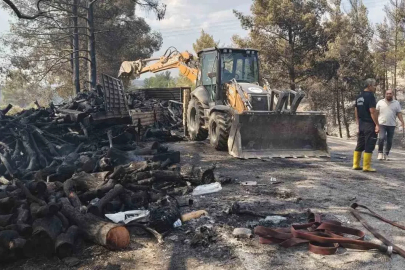 Mersin’de kaza sonrası araçlar alev aldı, yangın ormana sıçradı: 1 ölü, 2 yaralı
