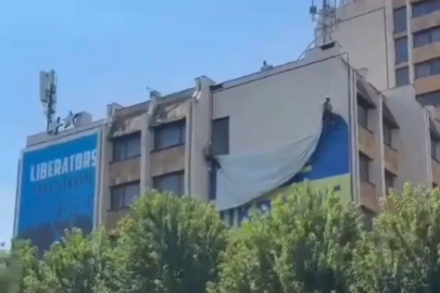 Zelenskiy’nin açıklaması sonrası Kosova’daki dev Ukrayna bayrağı kaldırıldı

