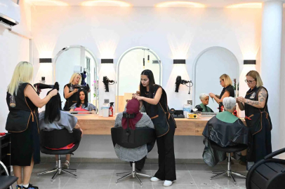 Manisa Emekli Kafe’de kuaför ve berber hizmeti başladı

