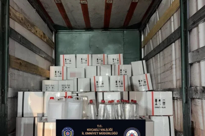 Kocaeli’de 2 bin 400 litre kaçak etil alkol ele geçirildi
