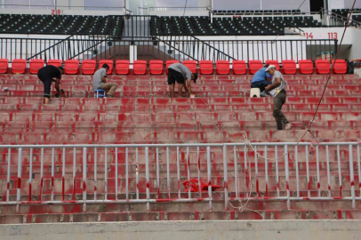 Vali Zorluoğlu, Diyarbakır Stadyumu’nda incelemelerde bulundu
