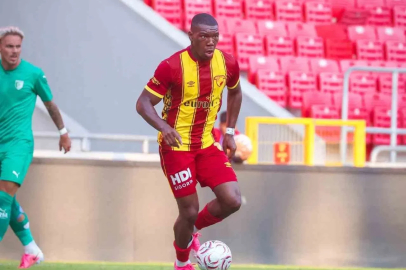 Göztepe’de Sinclair Armstrong, taraftardan tam not aldı
