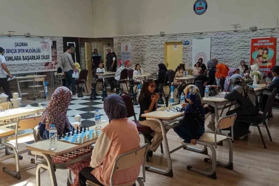 Çaldıran’da yaz Kur’an kursu öğrencileri satranç turnuvasında buluştu
