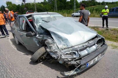 Kastamonu’da otomobil ile kamyonet çarpıştı: 3 yaralı

