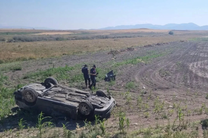 Takla atan otomobildeki 2 kişi hayatını kaybetti
