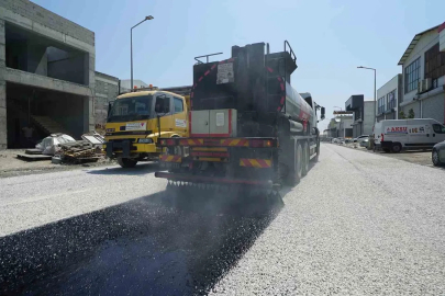 Kahramanmaraş Büyükşehir Belediyesi’nden Yeni Sanayi Sitesi’nde asfalt mesaisi
