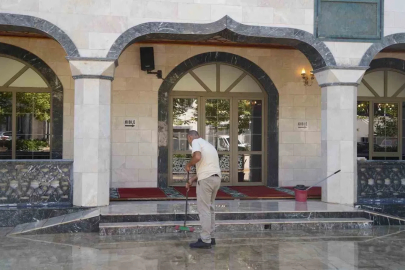 Yunusemre’de ibadethanelerde kapsamlı temizlik çalışması
