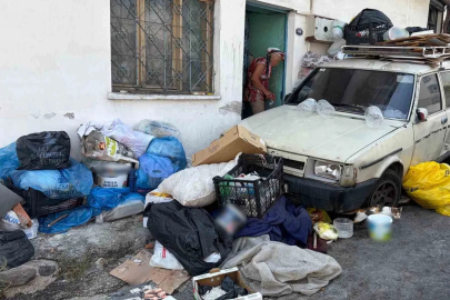 İzmir’de apartmanda ‘çöp ev’ isyanı

