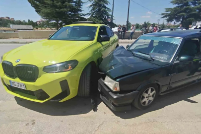 Isparta’da iki otomobil çarpıştı: 2 yaralı
