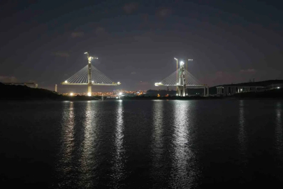 Kanal İstanbul’un ilk köprüsü geceyi aydınlatıyor
