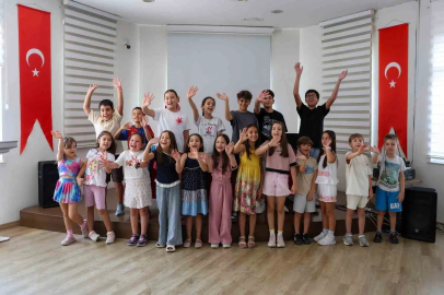 Efeler’de sahne minik yeteneklerin
