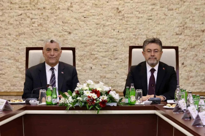 Bakan Bolat ve Bakan Yumaklı, hububat sektörünü değerlendirdi

