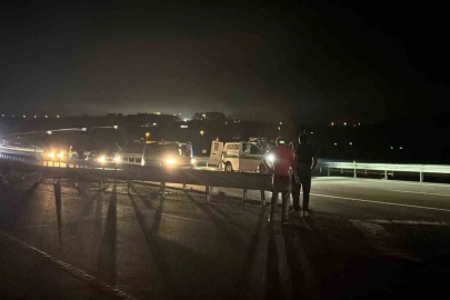 Bariyerlere çarpan motosikletli hayatını kaybetti
