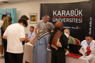 Karabük Üniversitesi tercih günlerinde İzmir’de adaylarla buluştu
