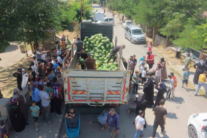 Muş karpuzu 8 mahallede vatandaşlara ücretsiz dağıtıldı

