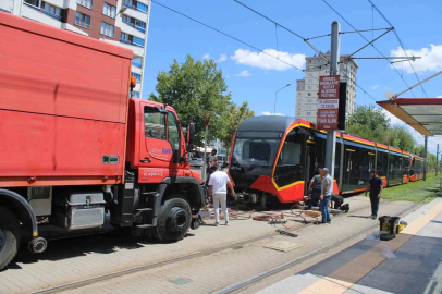 Tramvayın çarptığı genç kadın hayatını kaybetti
