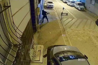 Eski sevgili dehşet saçtı; Önce binayı kundakladı, ardından camları kırdı
