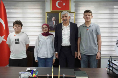 Başkan Hallaç, başarılı öğrencileri halkın makamında ağırladı
