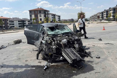 Eskişehir’de otomobil tuğla yüklü tırla çarpıştı: 1 yaralı
