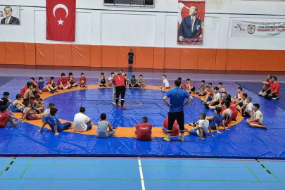 Sivas’ta minik güreşçiler için gelişim kampı başladı

