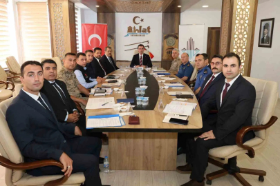 Bitlis’te Ahlat Şenlikleri öncesi güvenlik ve asayiş toplantısı düzenlendi
