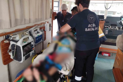 Tekneden düşen turist hastaneye kaldırıldı
