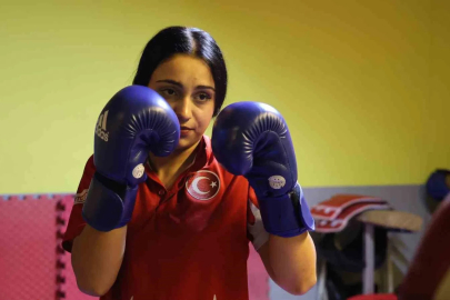 Kickboksa hobi olarak başladı, yıllar sonra şampiyon oldu
