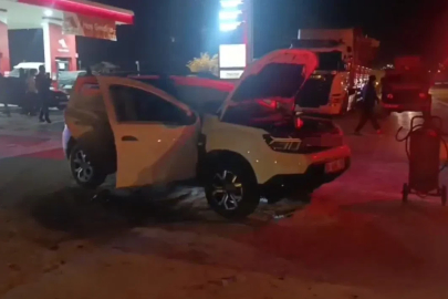 Yüksekova’da seyir halindeki araç alev aldı: Sürücü ve çocukları ölümden döndü
