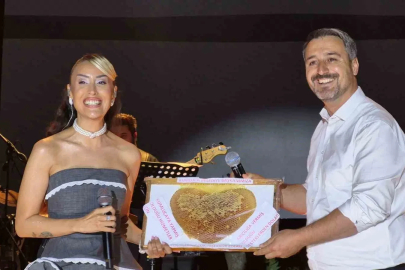 Sanatçı Hande Ünsal’dan evlilik teklifine ’’ilginç’’ yorumu
