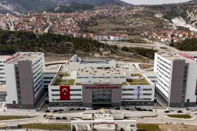 Kütahya Şehir Hastanesi’nde 76 yaşındaki kanser hastasına genel anestezisiz ameliyat
