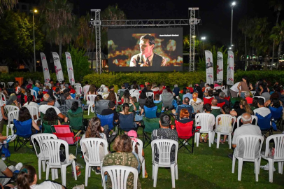 Mersin’de açık havada sinema keyfi
