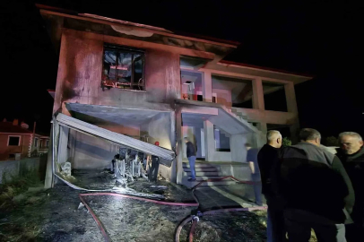Kulu’da inşaatın garajındaki traktör yandı
