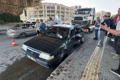 Kavşakta otomobil ile kamyonet çarpıştı: 1 yaralı
