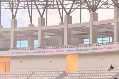 Aile ve Sosyal Hizmetler Bakanlığı’ndan Amed-Erzurumspor FK maçında "Terörsüz Türkiye" pankartı
