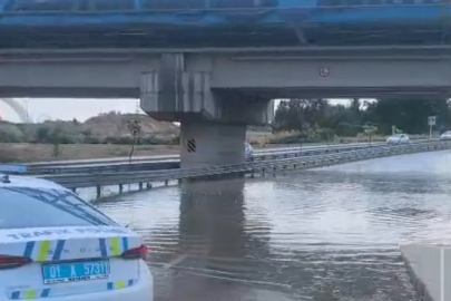 Adana’da sağanak ve kuvvetli rüzgar hayatı olumsuz etkiledi: Çatı sokağa düştü

