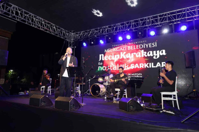 Çarşı Melikgazi’de nostaljik şarkılar gönülleri fethetti
