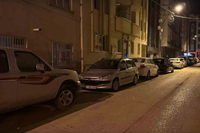 Gece yarısı çalmaya başlayan araç kornası mahalleliyi ayağa kaldırdı
