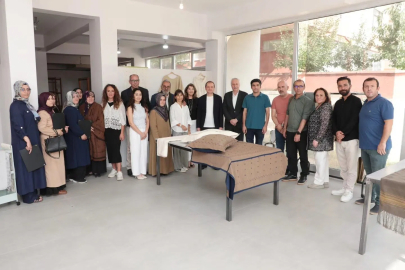 Bayburt’ta ehram dokuma eğitimini tamamlayan 20 kadın sertifikalarını aldı
