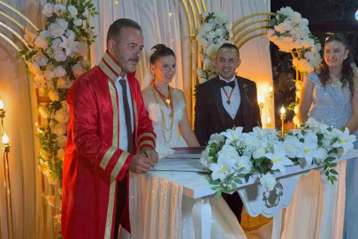 Çan’da muhtar baba, oğlunun nikahını kıydı
