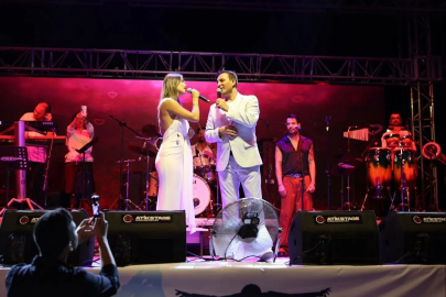 Tavas’ta Zeybek, Kültür ve Sanat Festivali’nde Rafet El Roman rüzgarı esti
