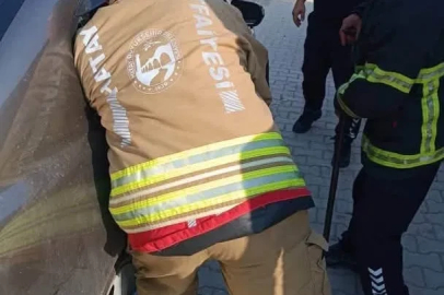 Samandağ’da araçta kilitli kalan çocuk kurtarıldı
