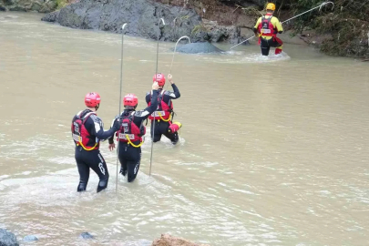 Giresun’da selde kaybolan 2 kişiyi arama çalışmaları sürüyor

